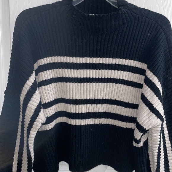 Cropped sweater - Picture 2 of 5